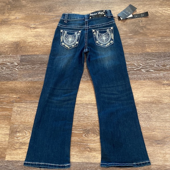 Boot cut jeans for kids 6 years old never worn just bought - Picture 2 of 6